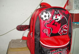 供應(yīng)學(xué)生保書包、外貿(mào)書包及1680D單GU牛津布書包——廠家直供，價(jià)格、圖片與箱包銷售全解析